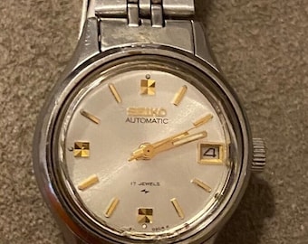 Seiko 7N82-0AT0 Quartz Date Watch Vintage Seiko 7N82-0AT0 R1 Wristwatch for Her | Two-tone  main image 4