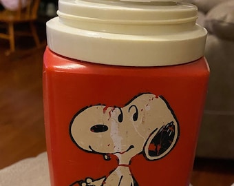 Vintage Snoopy Red 8 Ounce Charlie Brown Peanuts Gang Thermos.  Very clean and usable thermos.  No cap/cup.