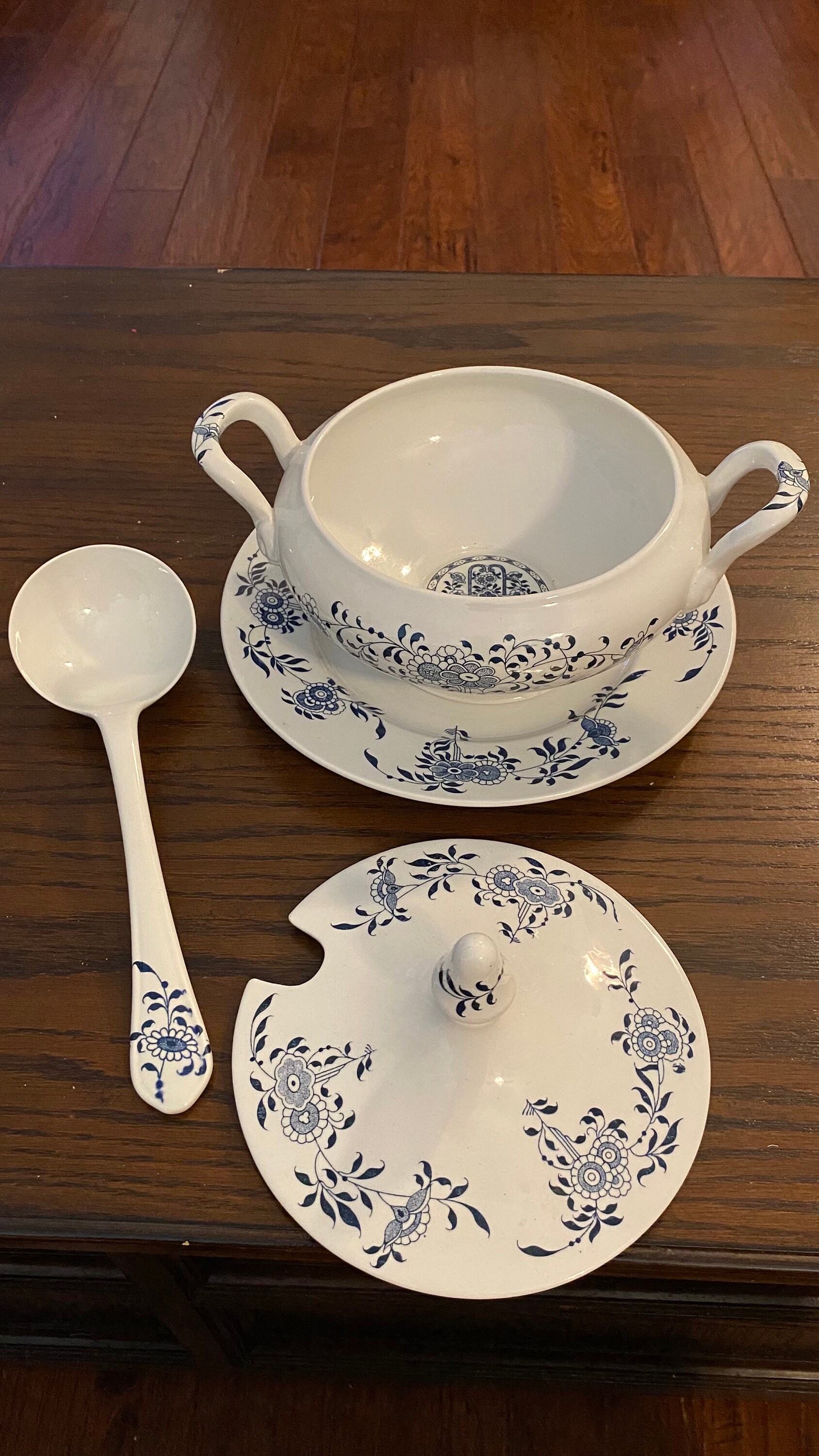 Vintage Italian Soup Tureen 4 Piece Set of tureen, Lid, Platter and