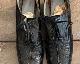 Vintage 1930’s Weron Ladies Oxford Shoes, Black Perforated Decorative Leather Uppers and Soles with “Weron”  Embossed Rubber Heals