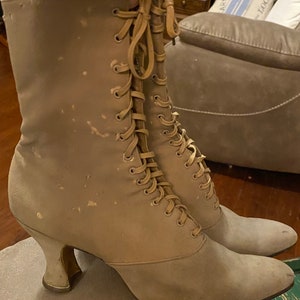 Antique 1910-1920 Edwardian Period “Walk Over” Women’s Lace Up Ankle Boot-Suede Type Material in Vintage Condition.