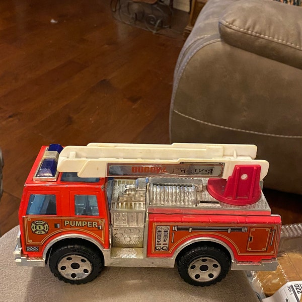 Vintage 1989 Buddy “L” Big Bruiser Pumper/Ladder Fire Truck with Working Siren