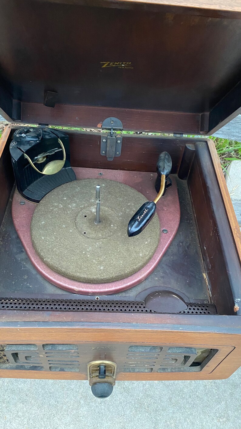 Vintage 1949 Zenith Record Player/ Radio. is in Really Etsy
