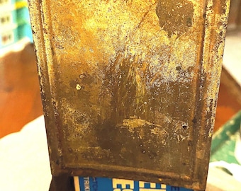 Vintage Tin Kitchen Matches Box Holder in Vintage Remaining Green and Gold Paint!! Kinda Burnt Looking! Tin Material is in Great Condition!