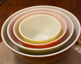 Vintage 4 Bowl Pirex Mixing Bowl Set In Great Condition!!!!