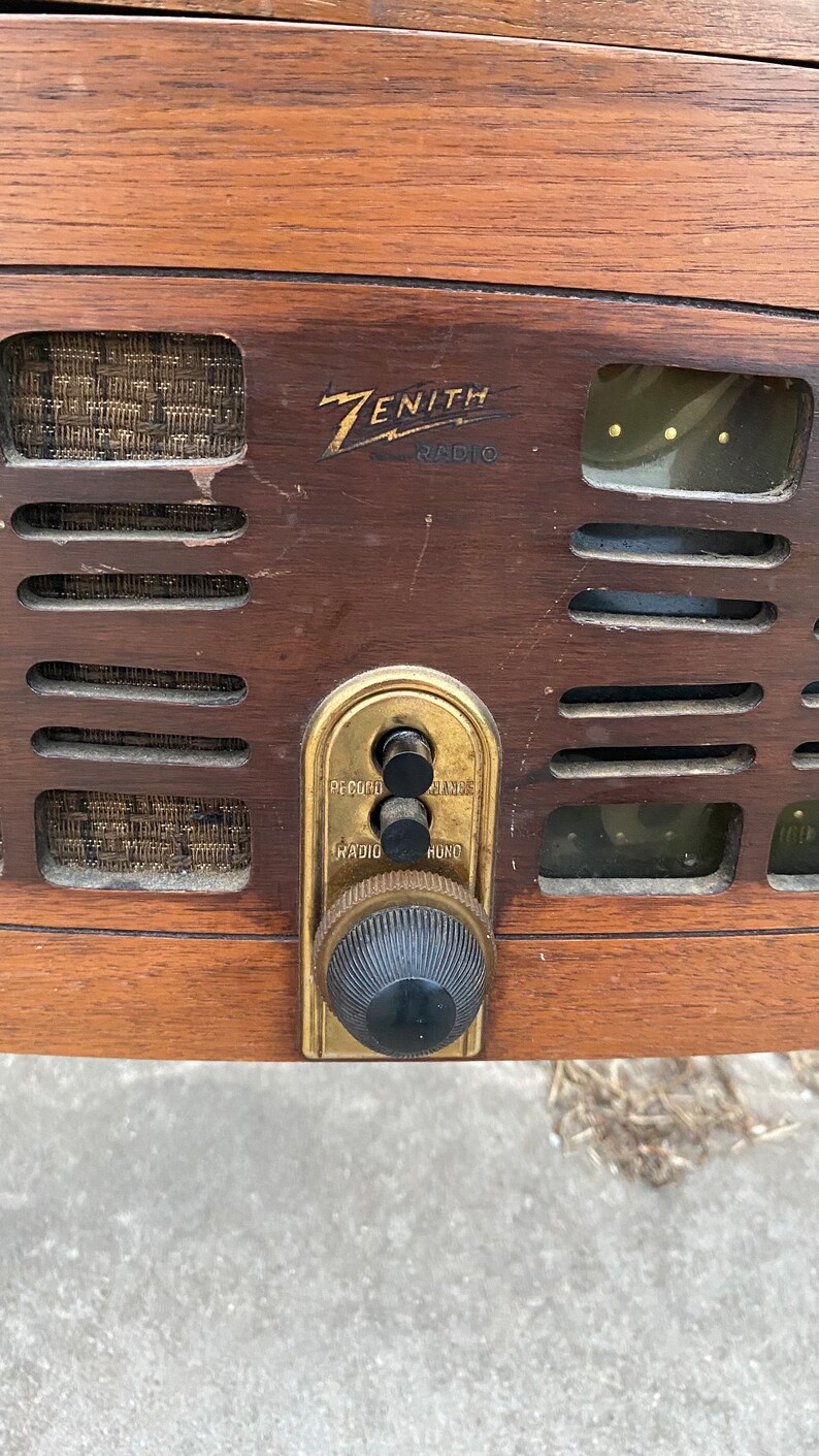 Vintage 1949 Zenith Record Player/ Radio. is in Really Etsy