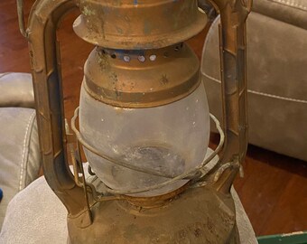 Vintage Old Barn Find Dietz #30 Little Wizard Oil lamp