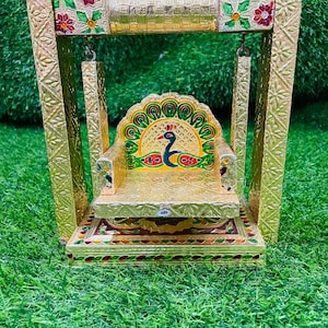 Laddu Gopal jhula avec travail de minakari / décor de temple à la maison / balançoire disponible pour la taille 0,1,2,3 ,4 / décoration sculptée de paon / Janmashtami