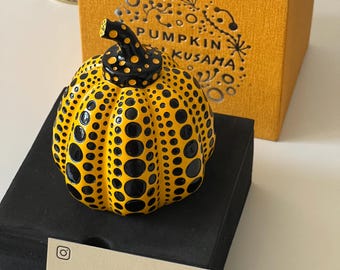 草間彌生作 黄色いカボチャの彫刻 オリジナルボックス付き - Etsy 日本