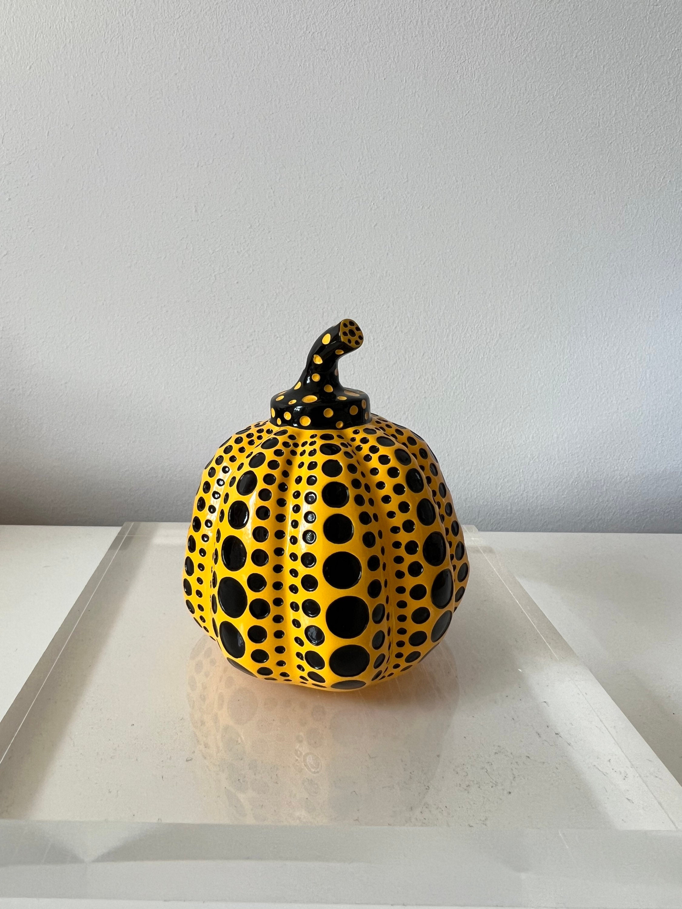 草間彌生作 黄色いカボチャの彫刻 オリジナルボックス付き - Etsy 日本