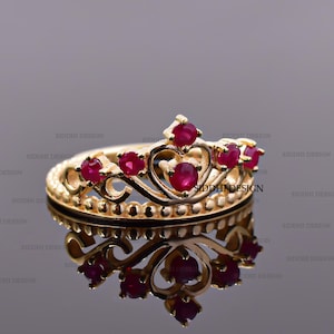 Anillo Tiara Corona de Rubíes en Oro Amarillo de 14k, Banda Art Déco