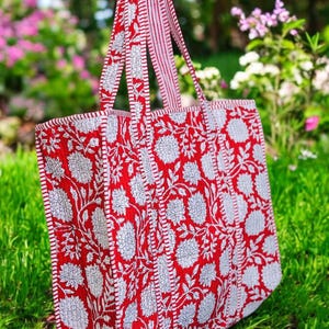 Gesteppte Blumenhandtasche Indischer Block druckte rote Farbe Blumenfrauenhandtaschen-Reisen Umweltfreundlicher Einkauf handgemachte Boho Einkaufstasche