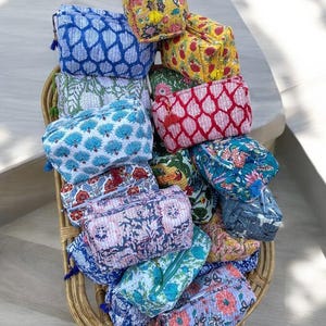 Große gesteppte Kulturtasche, Reißverschluss-Etui, Baumwoll-Kosmetiktasche, Reisehandtasche für Frauen, Make-up-Kit-Tasche, Weihnachtsgeschenke, Kosmetiktaschenset