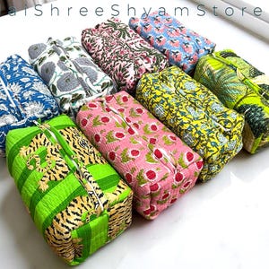 Trousse de toilette indienne vintage imprimée avec bloc de main Grande trousse de toilette Trousse de maquillage colorée pour femme en tissu matelassé Trousse de toilette cosmétique de voyage
