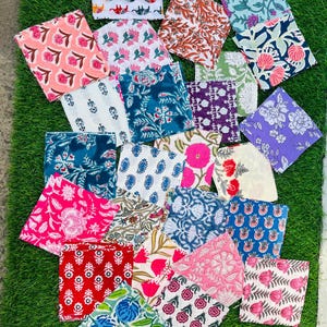 Indian Block Printed Patch Scrap Bundle, Ritagli di Tessuto, Tessuto di Cotone, Ritagli di Tessuto con Fiori, Ritagli di Tessuto Fat Quarter Bundle Tessuto Artigianale