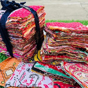 Mazzi di kantha vintage, quadrato di tessuto SARI indiano, toppe Kantha per quilting, frammenti di quilt per cuciture lente, collage, diari spazzatura
