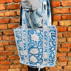 Mini sac fourre-tout en coton matelassé imprimé floral à la main, respectueux de l'environnement, durable, solide, faire l'épicerie, sac bohème fait main, sac de plage réutilisable