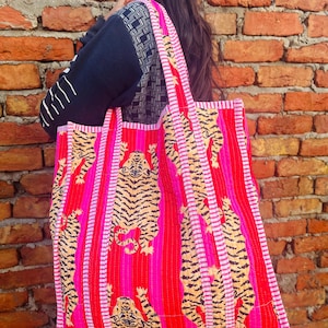Indische Handblock bedruckte Baumwolle gesteppte große rote Farbe Blumen Damen Handtasche Reise Umweltfreundlich Einkauf handgemachte Boho Einkaufstasche