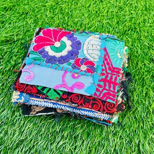 ボヘミアン刺繍サリー生地の切れ端：ヴィンテージリサイクルパッチ