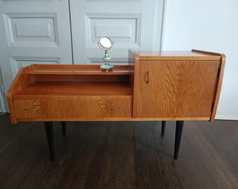 Aparador yugoslavo vintage de mediados de siglo/mesa auxiliar retro/armario consola vintage/década de 1960/Mesa consola de TV vintage/Aparador moderno retro