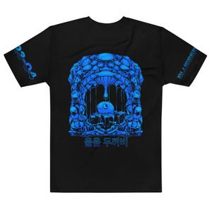 Puede incluir: Un juego de tres tazas de cerámica con acabado mate moteado. Las tazas son de color crema, gris claro y gris oscuro. Cada taza tiene un diseño simple y minimalista, ideal para café o té.