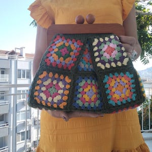 Crochet Granny Square Bag: Wooden Kiss Lock, Colorful Cotton
