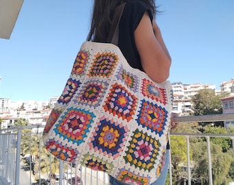 Bolso de hombro de punto cuadrado estilo abuela: bolso boho de algodón hecho a mano a crochet.