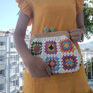 Handmade Crochet Granny Square Bag: Wooden Clasp, Adjustable Strap