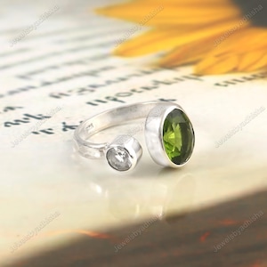 Peridot Ring, Natural Peridot Ring,925 Sterling Silver Ring, Women&#39;s Ring, Handmade Ring, Engagement Ring, Gemstone Ring, Hammered Ring