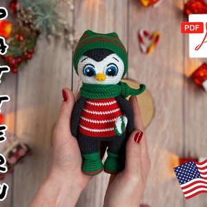 Wzór szydełkowy Lalka Boże Narodzenie Pingwin. Wzór amigurumi Pingwin. SAMOUCZEK Lalka Pingwin po angielsku, w PDF. Wzór świąteczny.