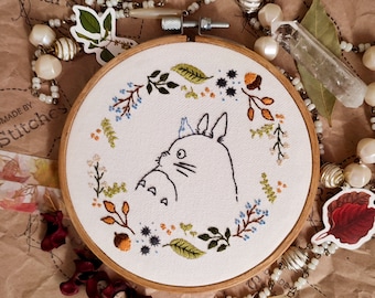Borduurpakket | Herfst Totoro | Geïnspireerd door Studio Ghibli | Herfst | DIY | Knutselen | Handgemaakt | Herfstseizoen