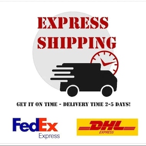 Puede incluir: Un c&iacute;rculo blanco con el texto "EXPRESS SHIPPING" en letras rojas. Un cami&oacute;n de reparto negro con un icono de reloj encima. El texto "GET IT ON TIME - DELIVERY TIME 2-5 DAYS!" est&aacute; debajo del c&iacute;rculo. Los logotipos de FedEx Express y DHL Express est&aacute;n debajo del texto.