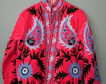 Jaqueta Suzani de Veludo: Design Floral Bordado, Forro de Seda