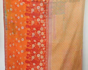 Colcha Kantha Floral Vintage Feita à Mão em Algodão Indiano, Cobertor Boho Reversível