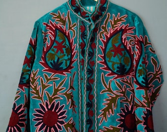 Jaqueta Suzani de Veludo: Design Floral Bordado, Forro de Seda