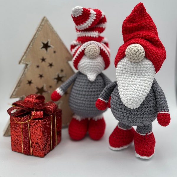 Jouet fini - Couple de gnomes de Noël CROCHET Jouets, gnomes scandinaves, décoration de Noël Jouets finis en peluche. Peluches Amigurumi Gnomes