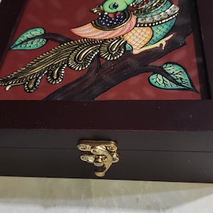 Boîte ancienne faite main de style peinture tanjore, article de décoration, maison et espace de vie, cadeaux de retour, cadeaux de mariage, boîte à montres, boîte à bracelets, boîte à bijoux.