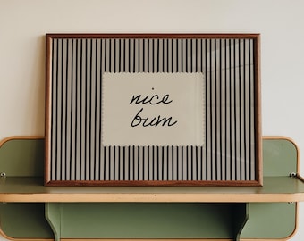 Impresión de trasero bonito: Decoración de baño con rayas negras, arte minimalista moderno (descarga digital, horizontal)