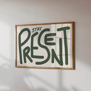 Stay Present Grüner Retro Druck: Inspirierende Kunst (Digitaler Download)