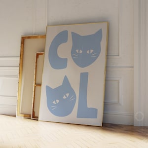 クールな猫のプリント、ベビーブルーのプレッピールームのインテリア、レトロでトレンディなウォールアート、大学のアパートのインテリア、美しくて面白いY2Kポスター、ガーリーなウォールアート