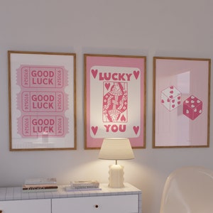 Juego de 3 cuadros de pared rosas de moda, póster preppy, decoración para apartamentos universitarios, arte de pared femenino, decoración para habitación coqueta, tarjeta Ace, decoración de dopamina de moda