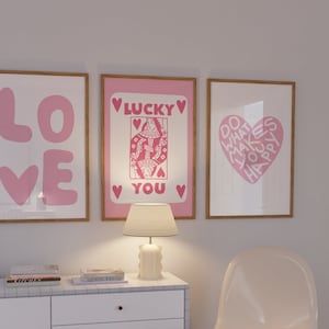 Lot de 3 imprimés preppy roses, art mural rose galerie, décoration de chambre girly, estampes esthétiques, art mural imprimable rose pastel, impressions de dortoir universitaire