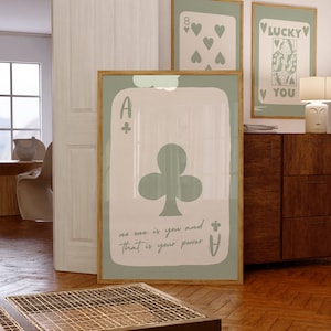 Plakat z kartami do gry Sage Green Art Lucky You Plakat Modna sztuka ścienna Retro Modna zielona estetyczna grafika Preppy Y2K Wystrój pokoju do druku