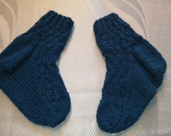 handgestrickte Kindersocken in Größe 25