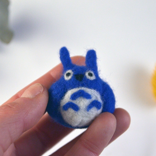 Totoro bleu -  le chû (moyen) laine feutrée à l'aiguille  / Blue T0toro little  Cute character - Geek -needle felting