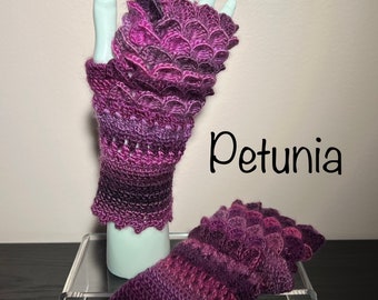 Dragon Scale Fingerless Gloves/Crocodile Gloves/Wrist Warmers/Crochet/Mermaid Gloves/Gift Ideas/Christmas Gift/Winter Gloves