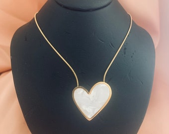 Heart gold plated necklace with white mother of pearl look