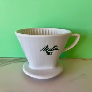 Vintage Melitta coffee filter 102 – porcelain white/green – 1970s – pour-over dripper
