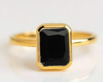 Black Onyx Ring, One-of-a-kind Black Onyx Ring, Bezel Set Onyx Ring, Solitaire Stacking Natural Onyx Ring, Emerald Dark Black Onyx Ring Gold