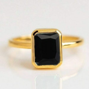 Ring zwarte onyx, unieke ring zwarte onyx, ring set onyx ring, solitaire stapeling natuurlijke onyx ring, smaragdgroene donkere zwarte onyx ring goud